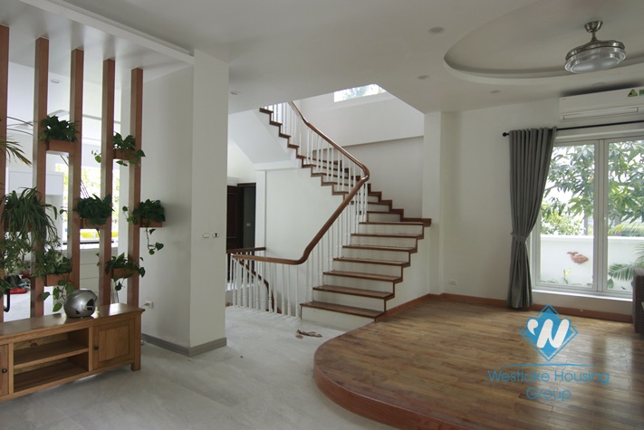 Villa with 4 bedrooms for rent in Vinhome  Riverside Long Bien, Hanoi.